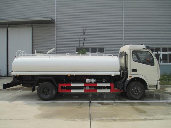 Dongfeng Duolika 4x2 6000 Litres  Water Vehicle 6000 Litres Watering Truck 6000 Litres Water Tanker Truck