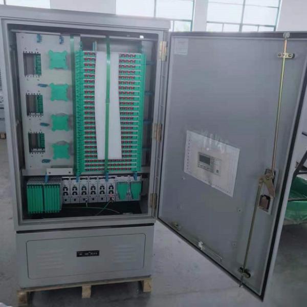 Armário de distribuição de fibra exterior com divisor de cassete