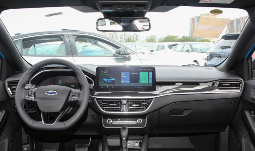 Fox 2022 3 место двери 5 хэтчбека 4 версии EcoBoost 180 автоматических s отсека