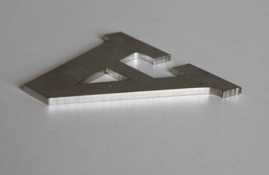 YZ-RC1500W Máquina de corte de chapa de metal para acero inoxidable y acero al carbono en salida