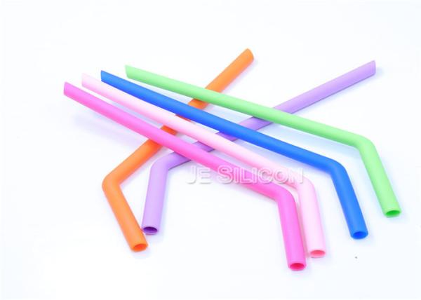 Reusable 5.6 Inch Angled Food Grade Silicone Straws Dishwasher Safe OPP Bag Packed