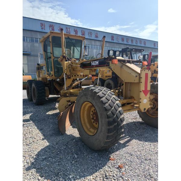 Original Color Used CAT 140H Motor Grader With Adaptable Blade Movement