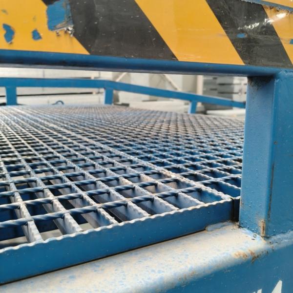 50MM Bar Spacing Industrial Steel Grating Biggest Size 1050mm*6000mm 40*100 Applications in the Market