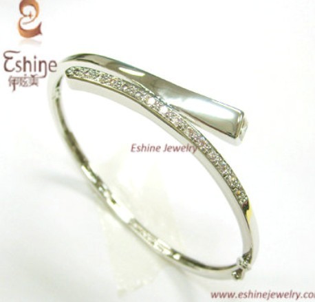 Professional Manufacture High Quality Brass Cubic Zircon bangle with white rhodium plating