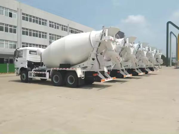 Used HOWO 6x4 Driving Wheel Capacity 6/8/10/12 /16cbms Concrete Batching Plant Mixer Tank Truck