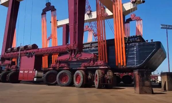 Span 5-110m Mobile Boat Hoist Crane Travelift Crane Diesel  Engine Powered