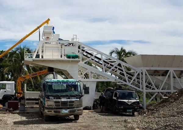 Small Capacity Mobile Concrete Plant , Portable Cement Concrete Batch Mix Plant