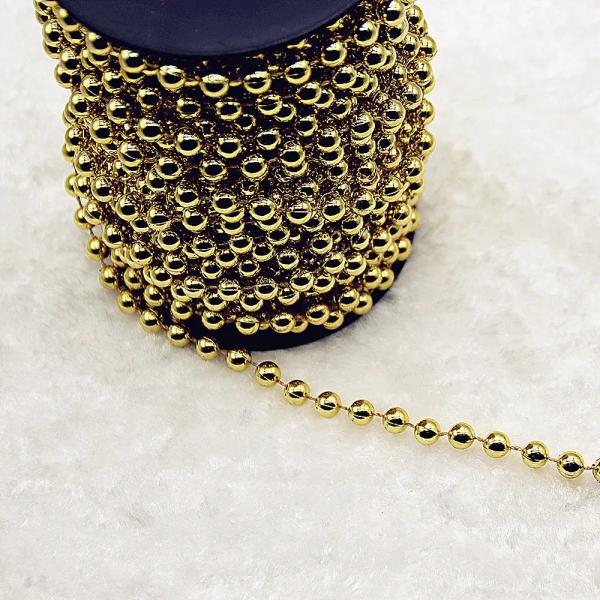 2.4mm Cadena de bolas de plástico en colores personalizados para la decoración del hogar