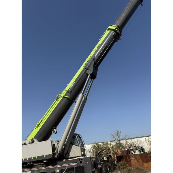 2020 Zoomlion Used Crane ZTC4000V653 Main Boom: 81m Jib: 42m Counterweight: 100 Tons Operating Hours: 3141h Excellent Working Condition.