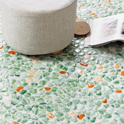O seixo do godo deu forma ao mosaico lustroso de vidro do seixo da parede da cozinha do mosaico das telhas de mosaico
