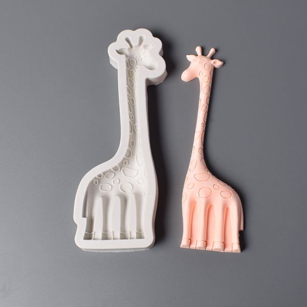 Giraffe Cake Mold Eco-Friendly Silicone Baking Tool with Care Instructions and Different Sizes