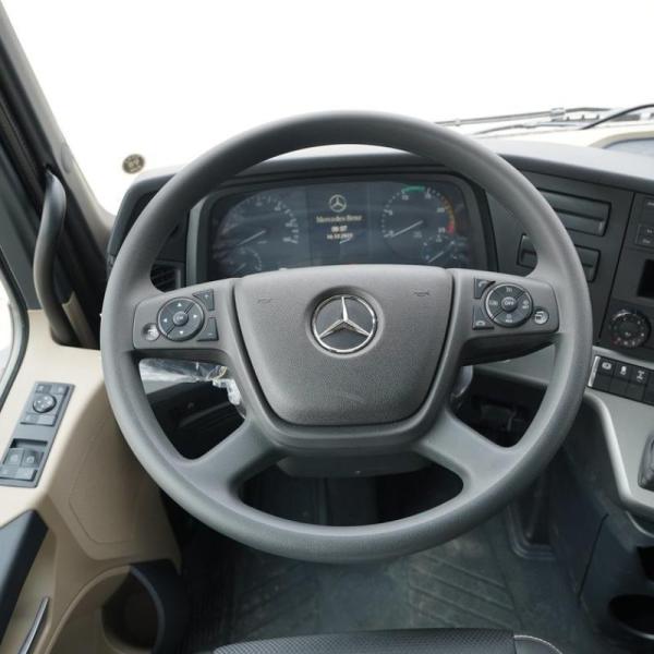 Manual Transmission Type Towing Tractor for Mercedes Benz Truck Hauling Vehicles