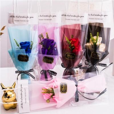 Bouquet de fleurs en sacs de rose et de savon pour la fête des mères