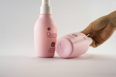 A loção cosmética da cor do rosa engarrafa/recipiente bonito pequena da loção do corpo