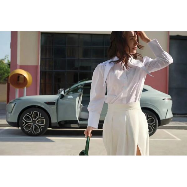 AVATR-11 2024 Dual Motor Electric Car with Panoramic Sunroof 555km NEDC Range and 200km/h High Speed Maximum Power 435kW