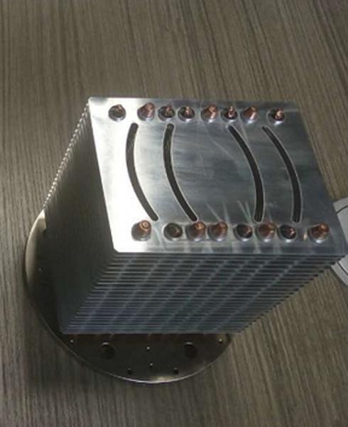 Dissipador de calor empilhado da aleta do dissipador de calor da tubulação da elevada precisão alumínio de cobre para o diodo emissor de luz e o processador central