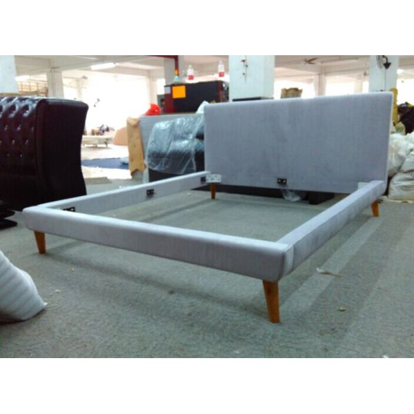 2016 designer bed grey color fabric upholstered bed with solid wood legs made in China