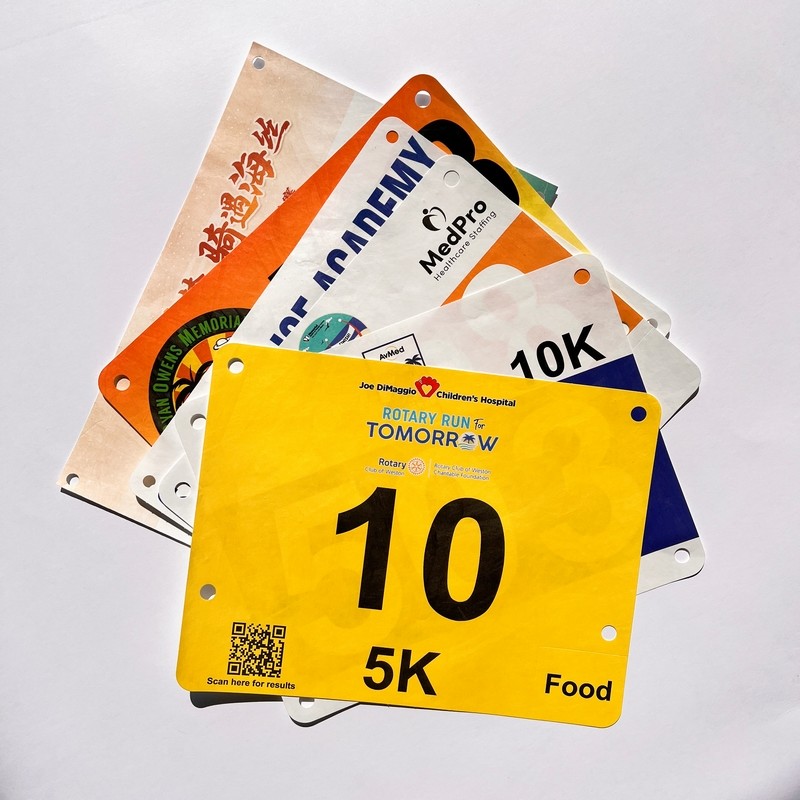 Заказные номера гонки толщина 0,5 мм Tyvek Race Bib Numbers для марафонских соревнований Триатлон в прямоугольной форме