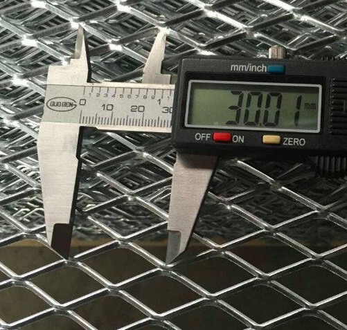 Aluminum Expanded Metal Sheet 30mm X 10mm 0.8mm Thickness 20m Roll