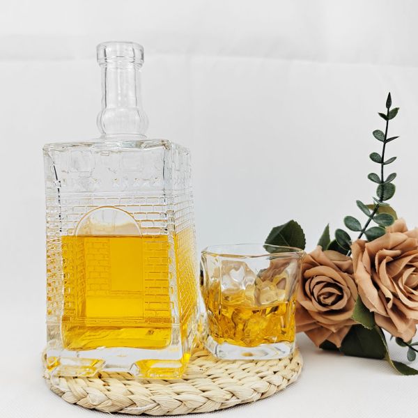 High White Glass Material 750ml Beer Bottle Engraved Square Spirits Glass for Wine