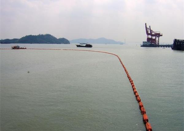Long Lengthes Oil Containment Boom Favorable Flotation Performance OEM Received