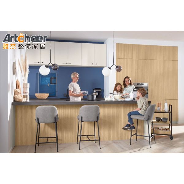 Кухонный шкаф в европейском стиле из берёзы