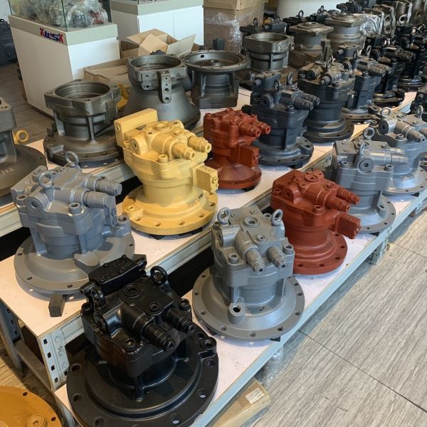 Розничная торговля ZX200-3 ZX210-3 ZX240-3 Гидравлический двигатель M5X130CHB-10A-29A-330 Swing Motor 4610138