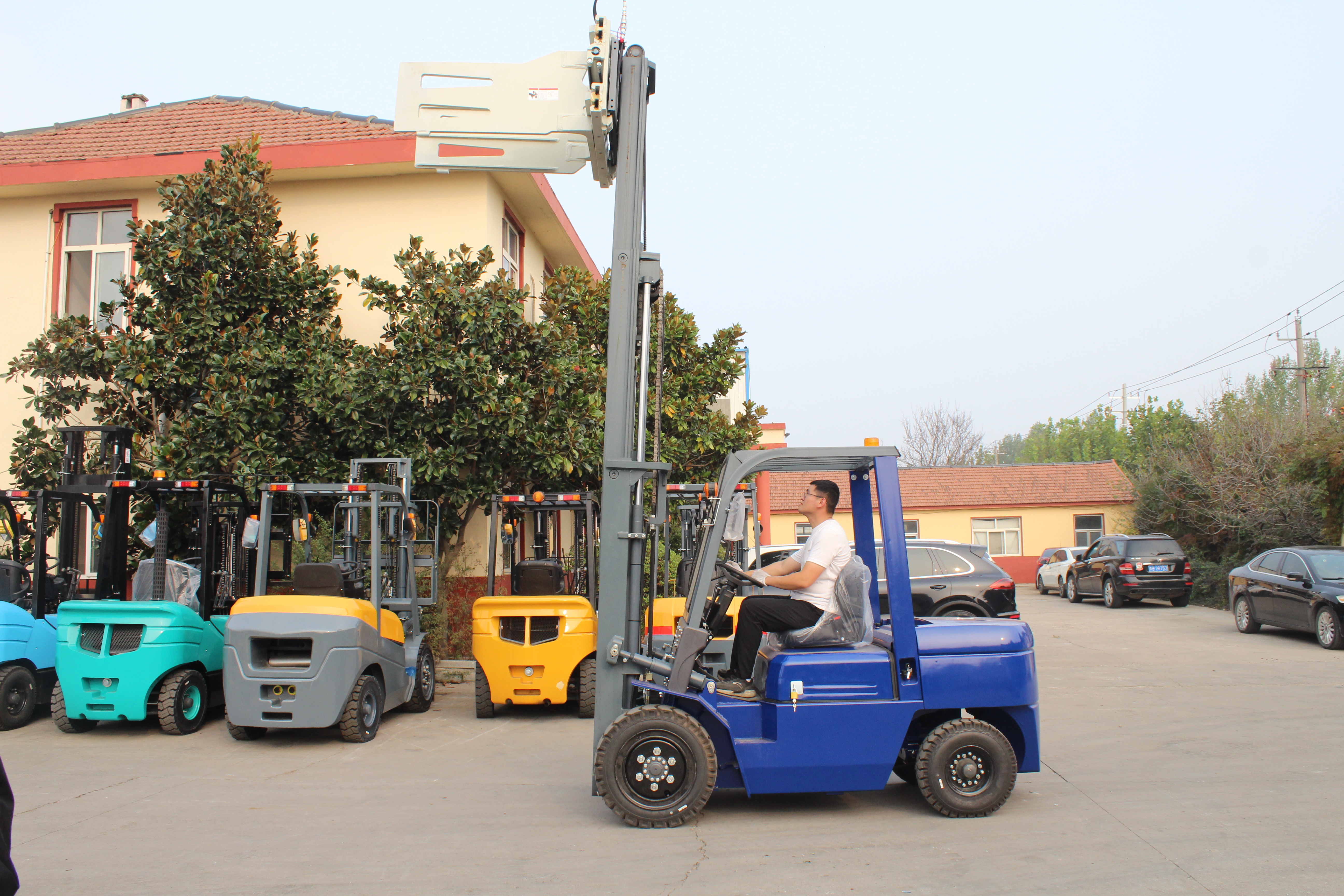 Diesel Forklift Truck 2.5 Ton CPCD25 with 4m Mast for Material Handling Use