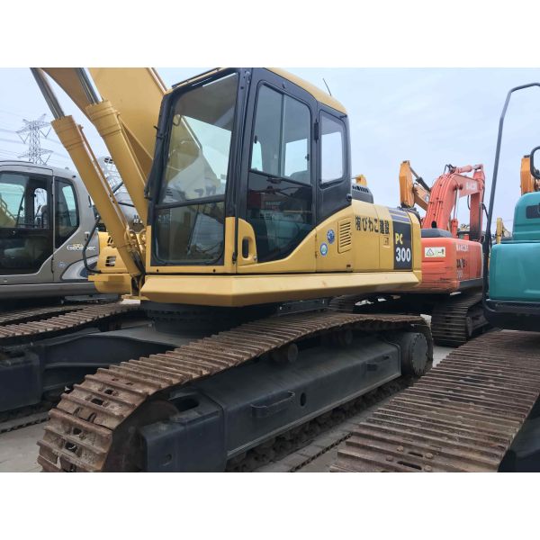 Excavadora de segunda mão Komatsu Pc 270 -7 com 148 HP e alcance máximo de escavação de até 9,7 M