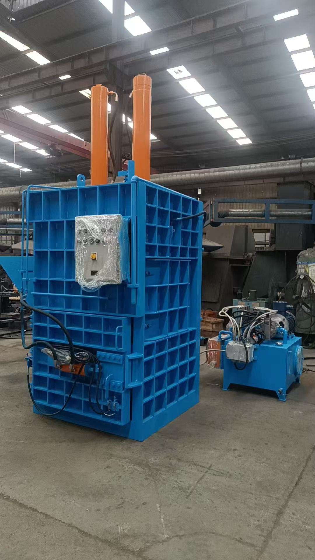 Industrial Grade Hydraulic Scrap Baler Providing Compression Force and Bale