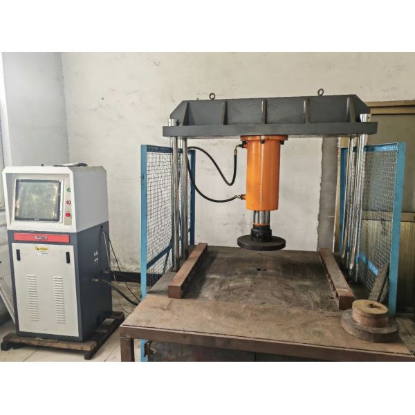 Tapa de registro de hierro dúctil 675 X 675 con material GGG50 y cierre de clip EN124 B125