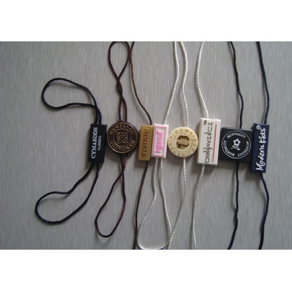 Изготовленные на заказ пластиковые бирки вида для бирки безопасностью пластмассы одежды на логотипе одежд серебряном