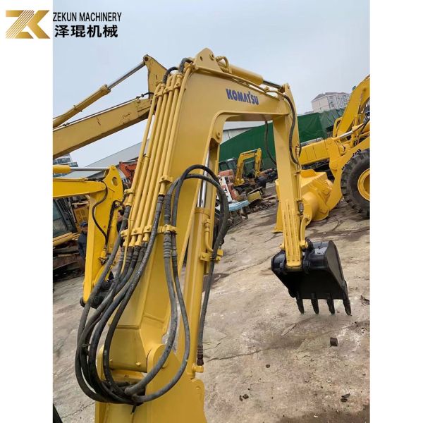 Excavateur Komatsu PC55MR-2 d'occasion avec 28,5 kW de puissance et une capacité de seau de 0,2 m3