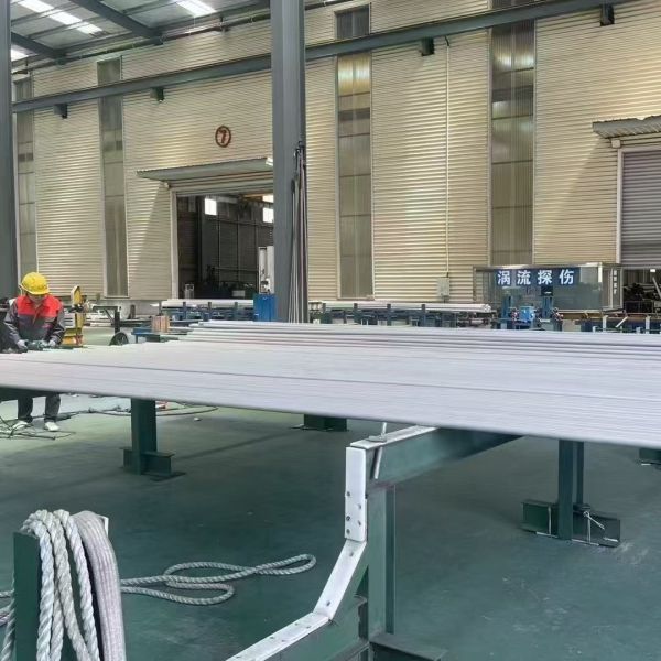 Tube en acier inoxydable selon les normes EN DIN GB ASTM JIS, nuance 310S / 1.4845, longueur 6m