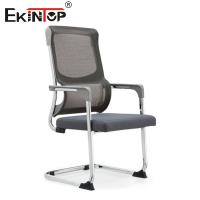 Des chaises de bureau de réunion et de conférence