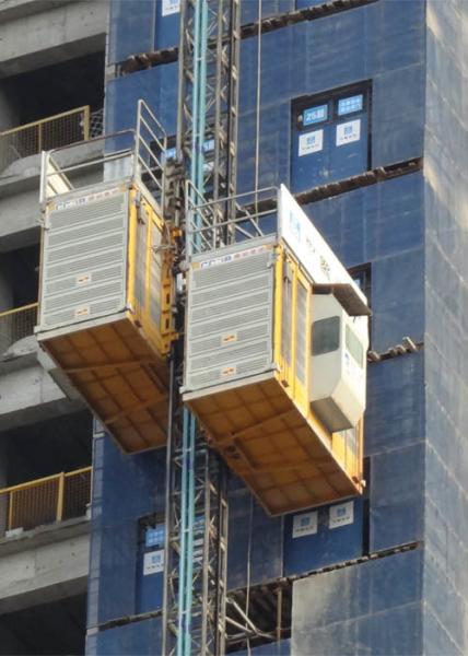 Le chantier à grande vitesse de charge lourde lèvent les ascenseurs provisoires de construction