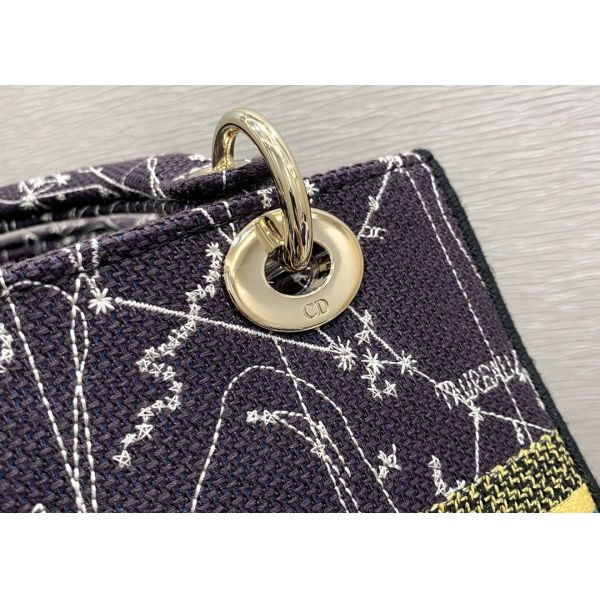 Retro Tote Single Shoulder Bag 24cm Length With Exquisite Embroidery