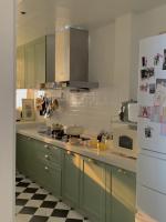 Oak Woodgrain Finish Waterproof Particle Board Kitchen Cabinet For Villa