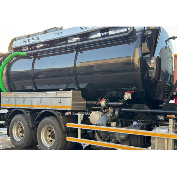 Camion d'aspiration d'eaux usées ISUZU 4x2 conducteur 10000L avec pompe à vide pour l'aspiration des eaux usées, camion-citerne de vidange à vide