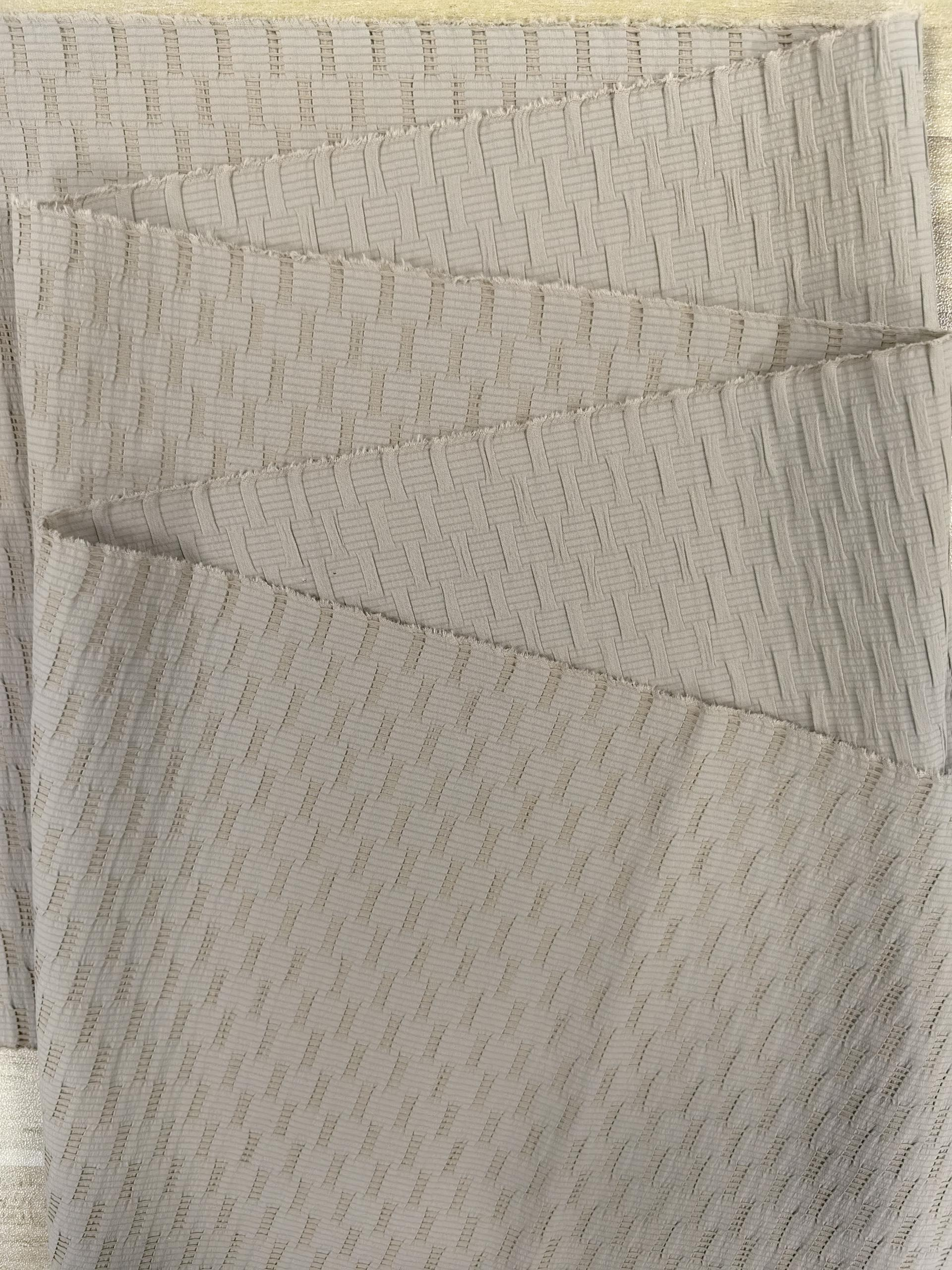 Tissu en polyester 50D*50D+75T8 100%P 96±3GSM