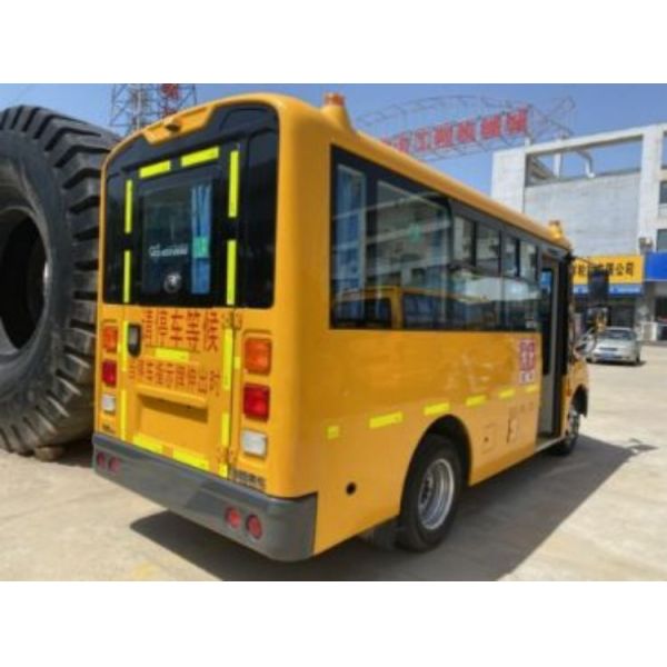 24 Seats Dongfeng School Bus with 85 Maximum Power and 6-8L Engine Capacity