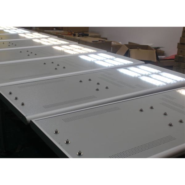 Уличный свет высокого СИД люмена 165ЛМ/в 120В солнечный с интегрированной панелью солнечных батарей