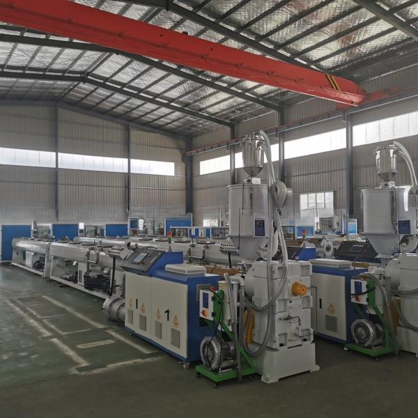 Extrudeuse de tuyaux en PVC HDPE 1500 kg/h Machine de fabrication de tuyaux PPR