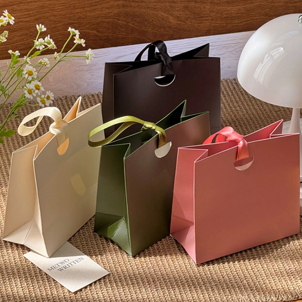 Ribbon Handle Paper Gift Bags with Die Cut Closure for Retail