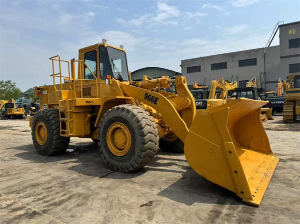 中古の建設機械 中古の車輪加載機 Cat 966E