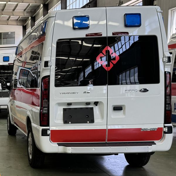 Life Saving 4x2 Mini Ambulance 4x4 Ford Diesel Ambulance Vehicle