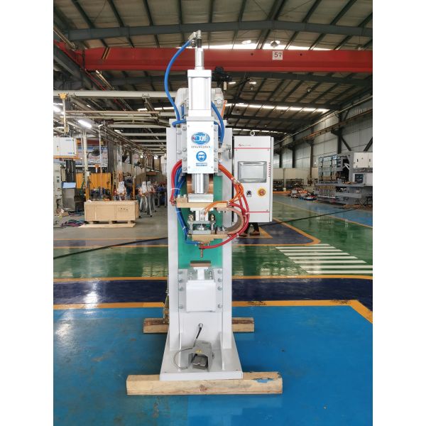 Mid Frequency DC Multi Point Spot Projection Welding Machine Industrial Steel Galvanized Tube