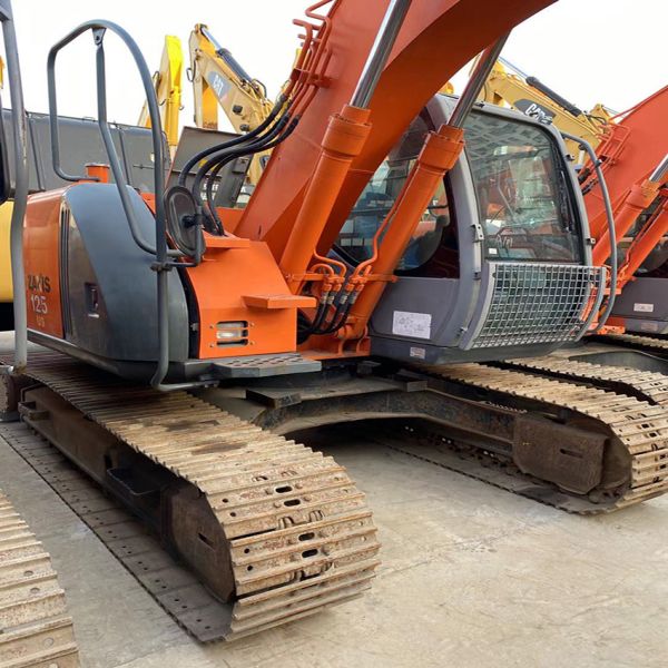 Hitachi in stock 90% used HITACHI ZX135us excavator , HITACHI ZX135us ZX120-6 ZX240-3g with cheap price for sale in shanghai