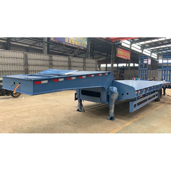 Capacité de 50 tonnes, semi-remorque avec rampe hydraulique et faisceau principal Q345B