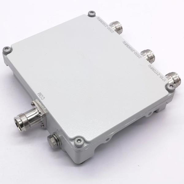 Combinador IP65 de três bandas interno/exterior 1710-1880/1920-2170/2300-2700MHz 4.3-10-F DIN-F